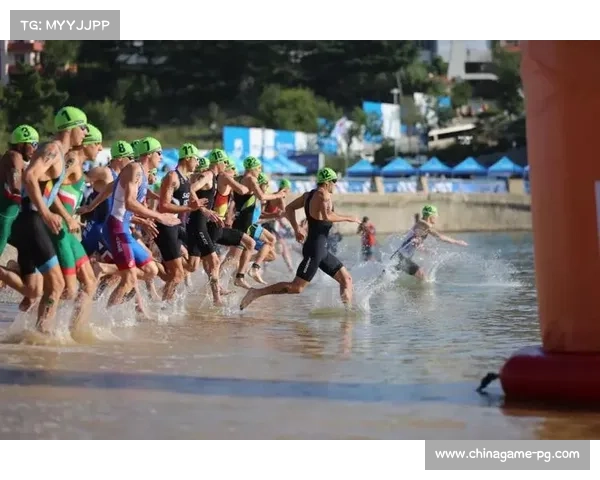 世界铁人三项赛：挪威选手领先游泳赛段